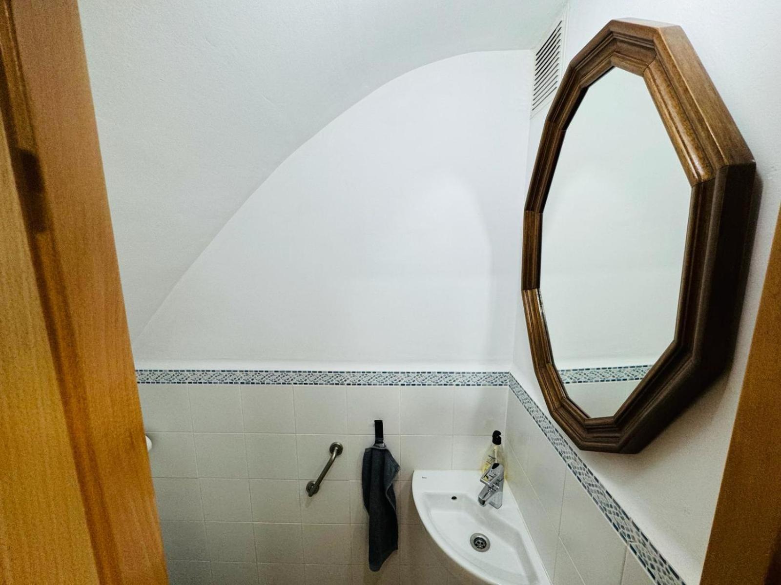 Near To Beach And Barcelona Сант Адриа де Бесос Екстериор снимка