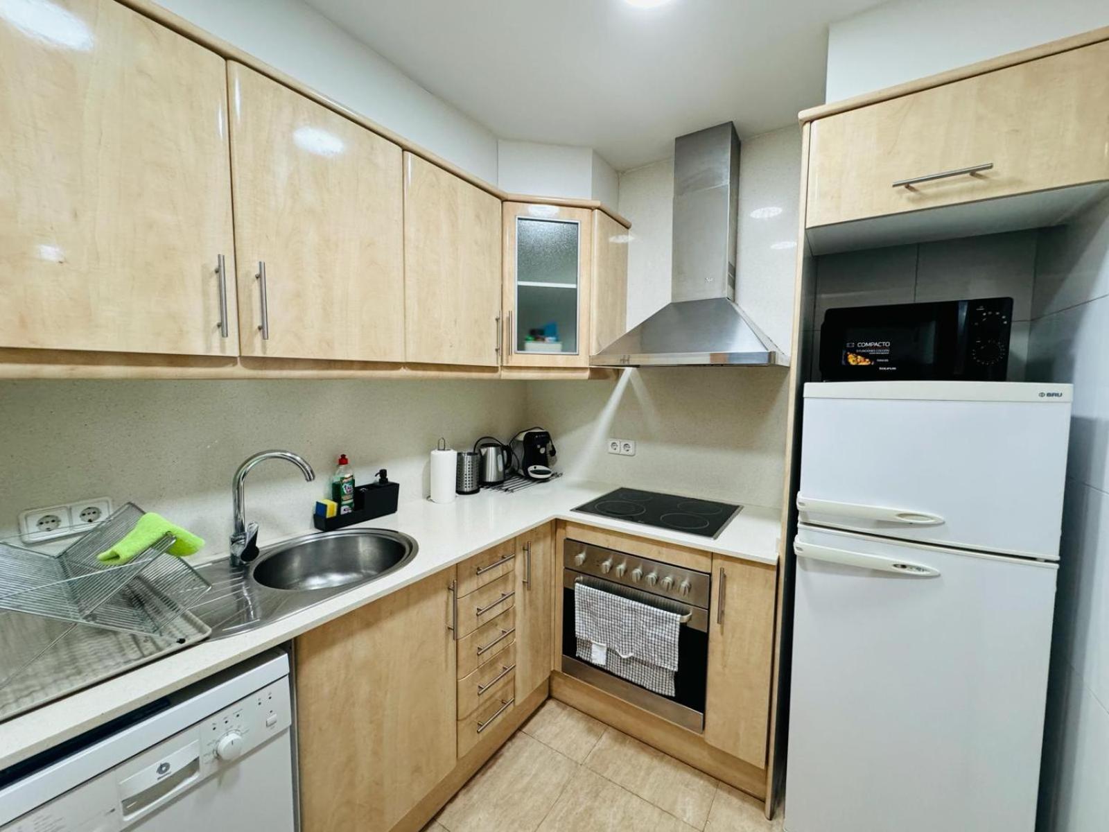 Near To Beach And Barcelona Сант Адриа де Бесос Екстериор снимка