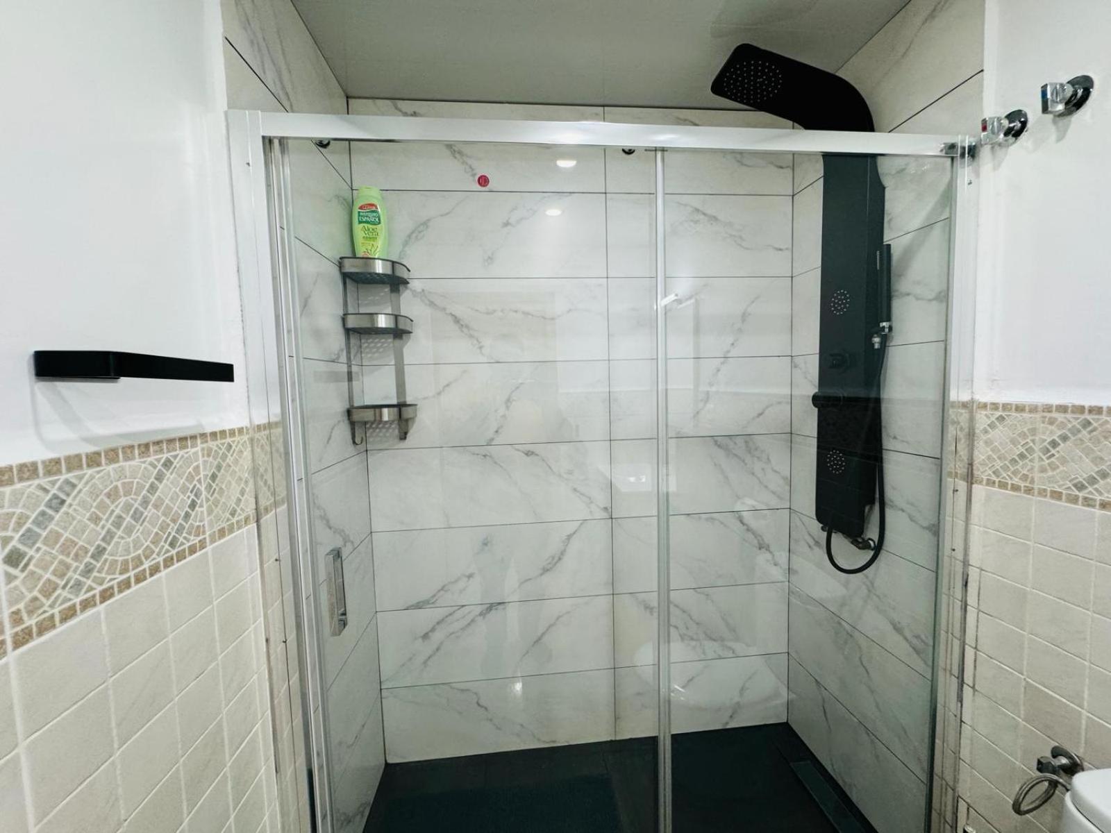 Near To Beach And Barcelona Сант Адриа де Бесос Екстериор снимка