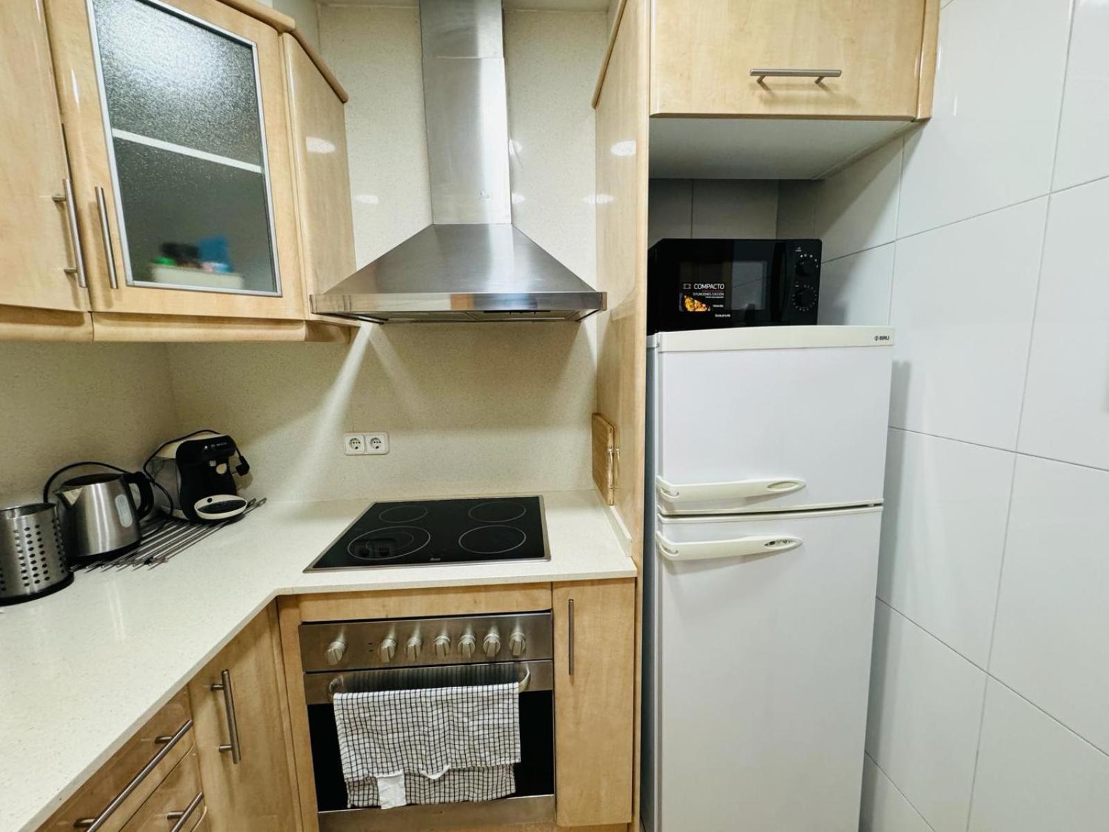 Near To Beach And Barcelona Сант Адриа де Бесос Екстериор снимка