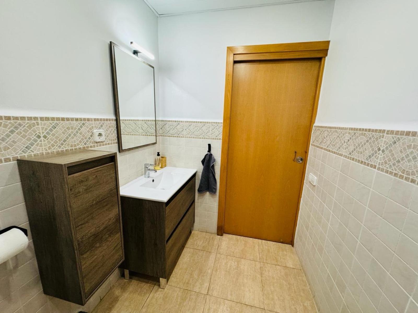 Near To Beach And Barcelona Сант Адриа де Бесос Екстериор снимка