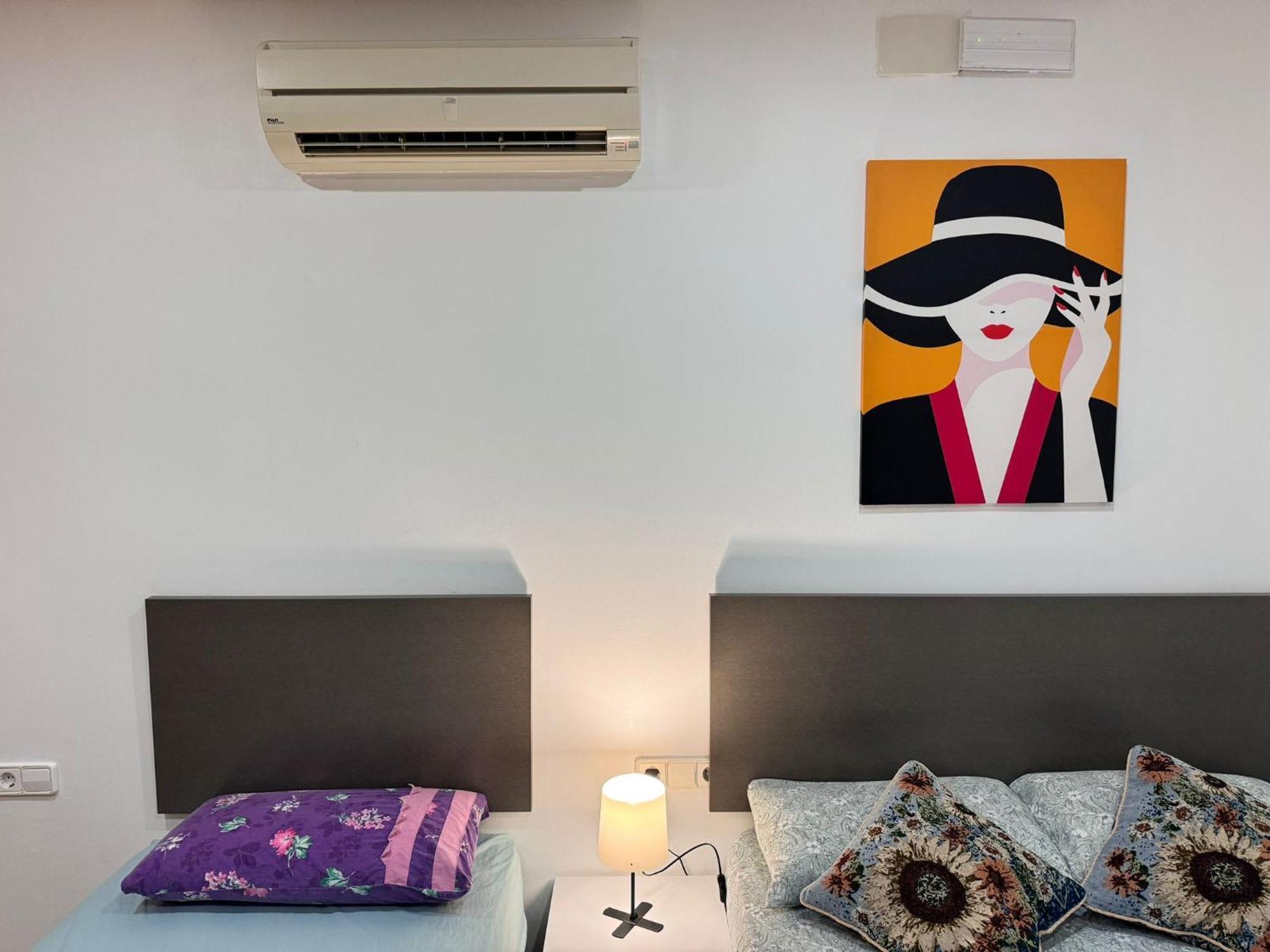 Near To Beach And Barcelona Сант Адриа де Бесос Екстериор снимка